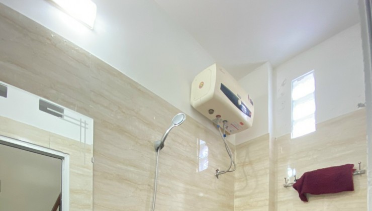 Cho thuê nhà nguyên căn ngõ 69 Bùi Huy Bích ngay Quận ủy Hoàng Mai, 33m ×5 Tầng 3N to .1N nhỏ.4wc